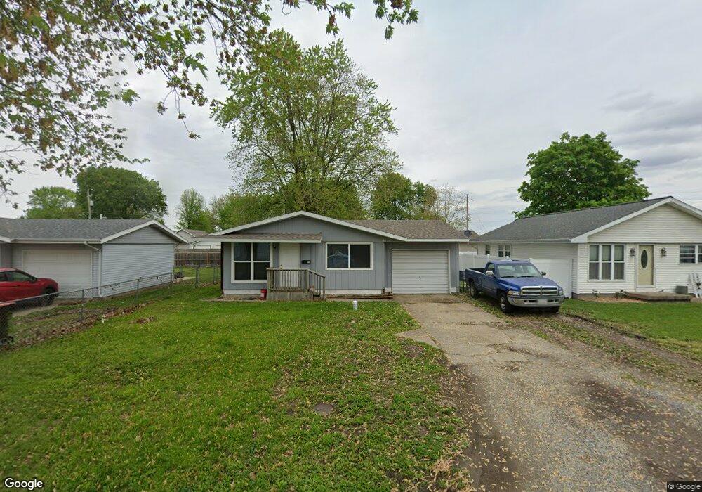 716 Oklahoma Ave, Lincoln, IL 62656 - photo 1