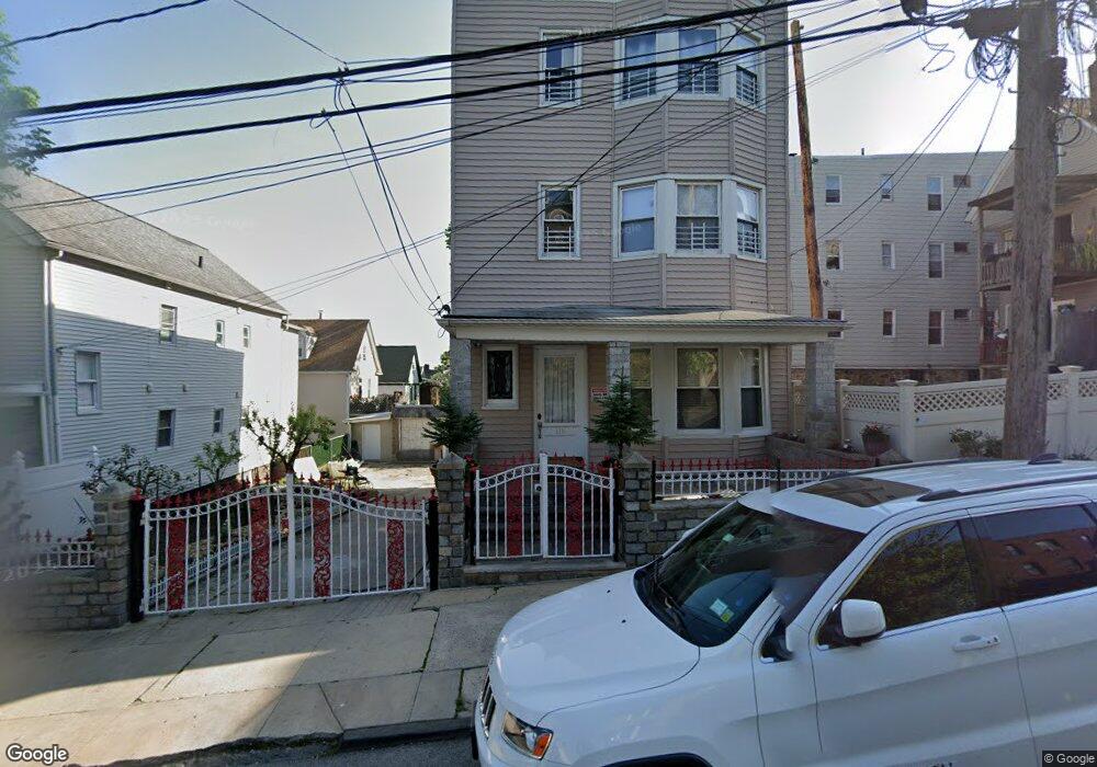 118 Convent Place unit 3, Yonkers, NY 10703 - photo 1