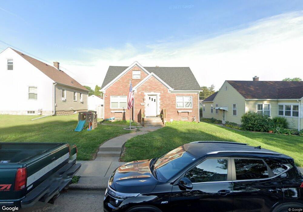 2208 N Howell St, Davenport, IA 52804 - photo 1