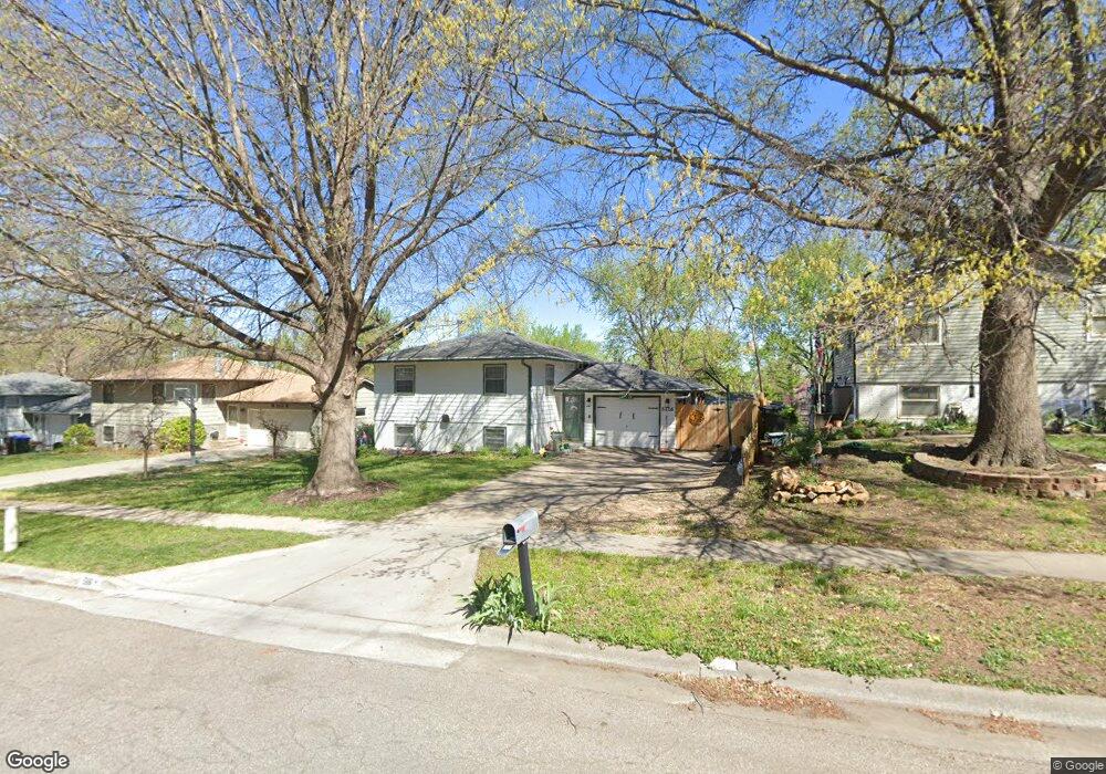 5116 SW 33rd St, Topeka, KS 66614 - photo 1