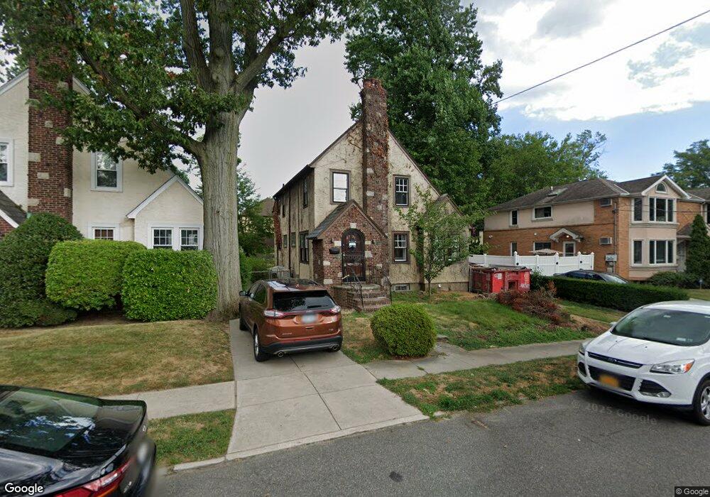 2731 164th St, Flushing, NY 11358 - photo 1