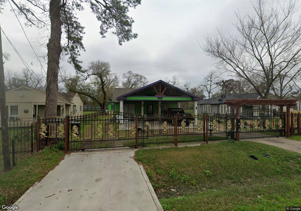 624 Apache St, Houston, TX 77022 - photo 1