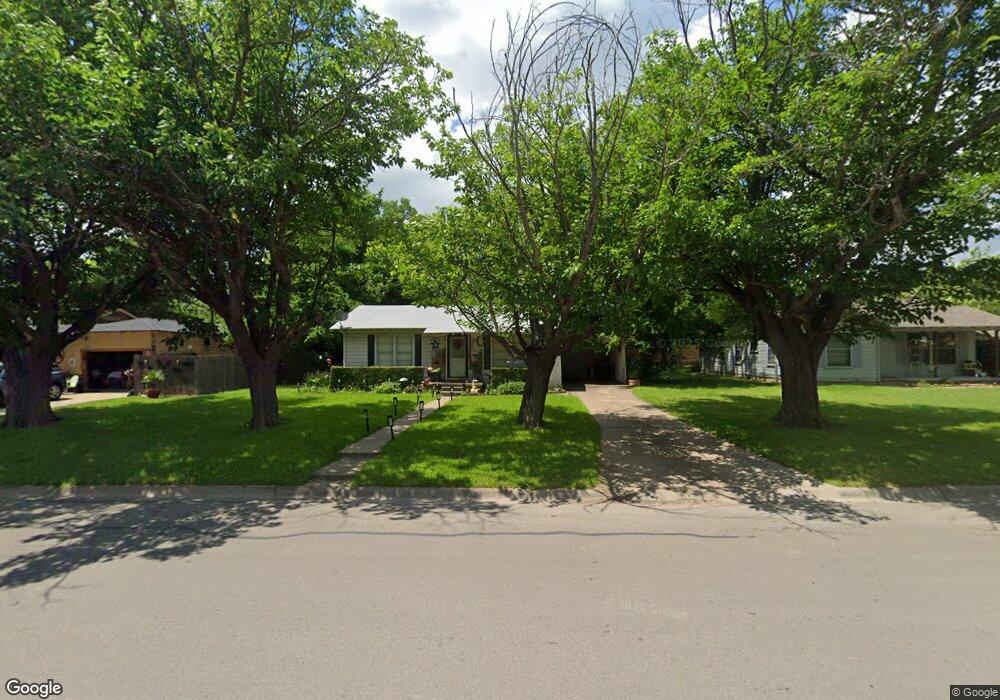 1109 Grand Ave, Cleburne, TX 76033 - photo 1