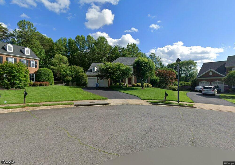 4909 Elsa Ct, Fairfax, VA 22030 - photo 1