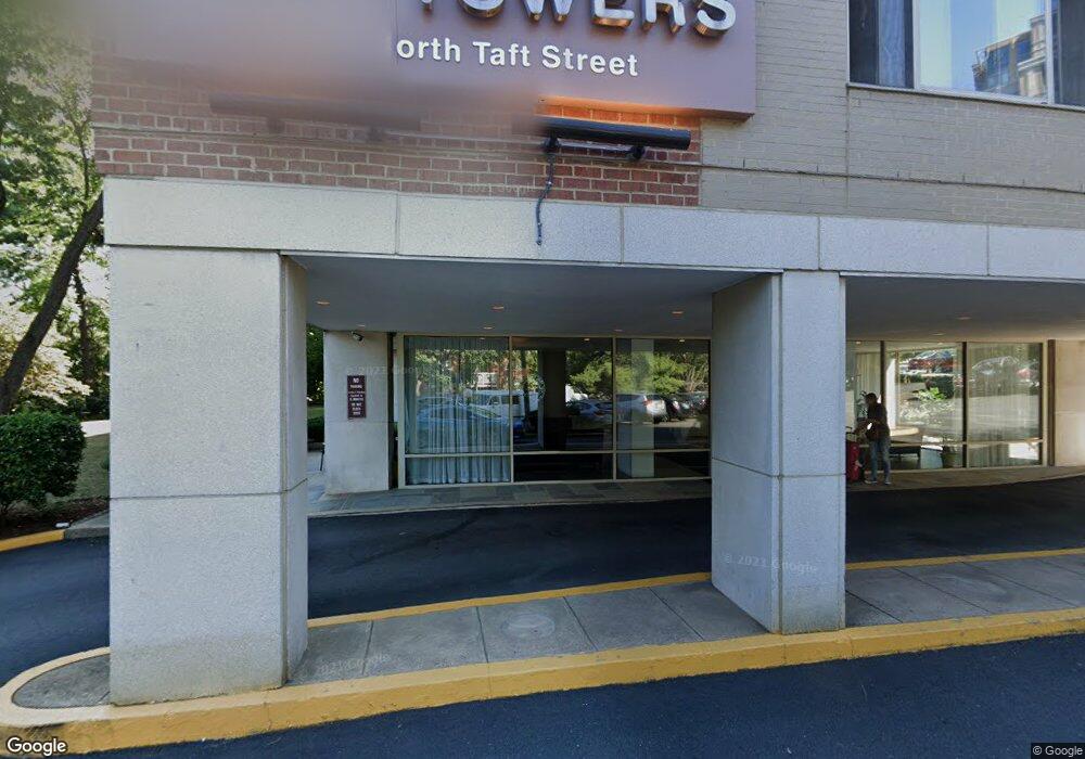 Taft Towers unit 202, Arlington, VA 22201 - photo 1