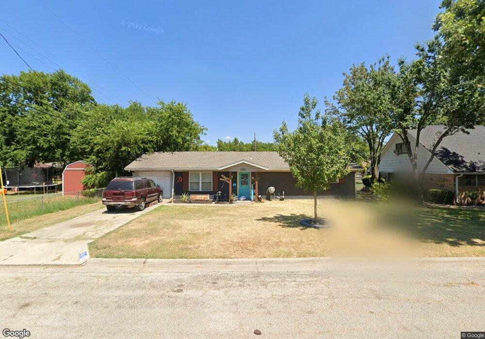 904 Dover Dr, Gainesville, TX 76240 - photo 1