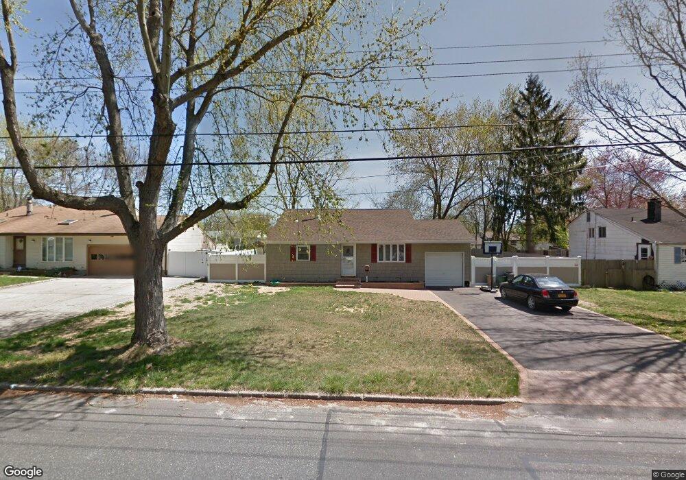 3005 Connecticut Ave, Medford, NY 11763 - photo 1