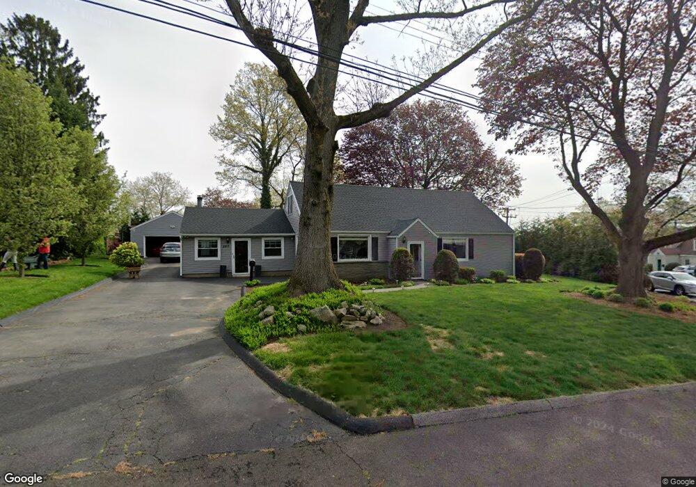 250 Knollwood Dr, Stratford, CT 06614 - photo 1