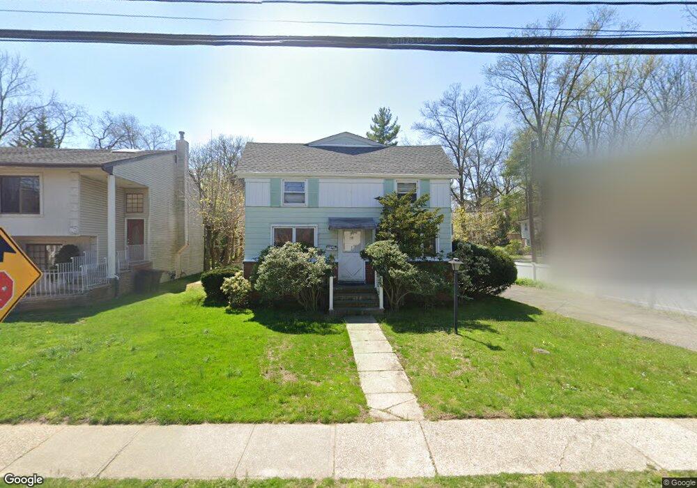 178 Steamboat Rd, Great Neck, NY 11024 - photo 1