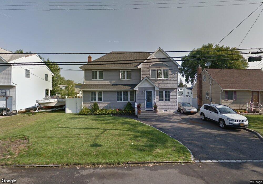 252 30th St, Lindenhurst, NY 11757 - photo 1