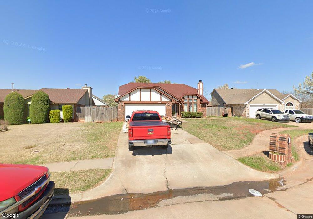1221 NE 24th St, Moore, OK 73160 - photo 1