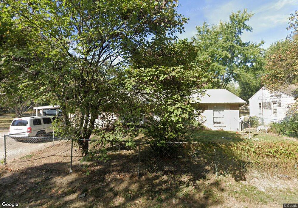 302 N Whitaker St, Pryor, OK 74361 - photo 1