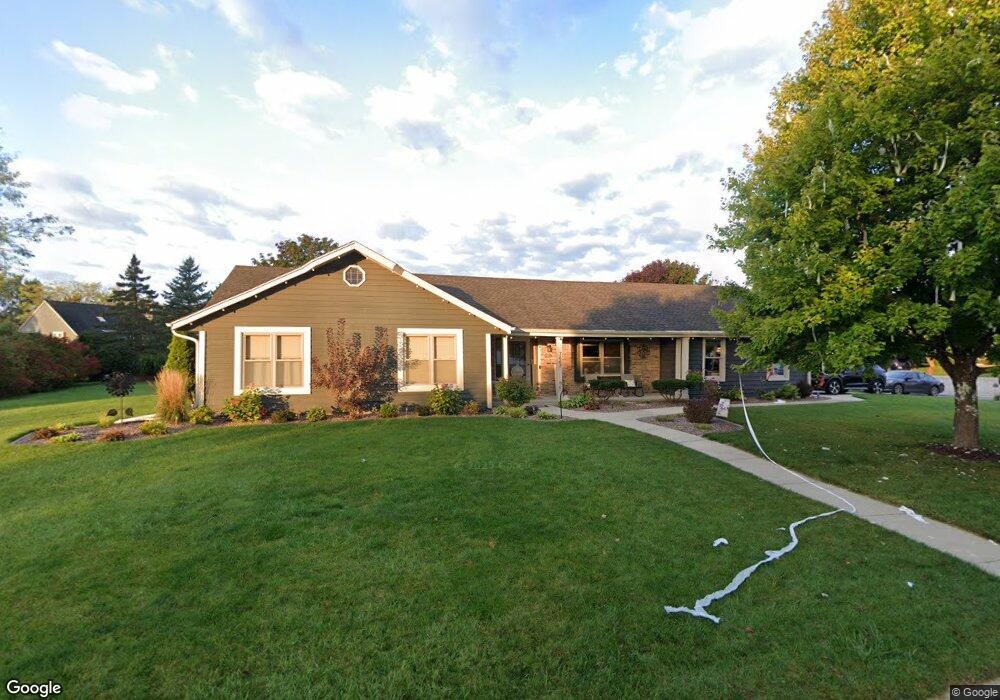 W161N7667 Hunters Ridge Cir, Menomonee Falls, WI 53051 - photo 1