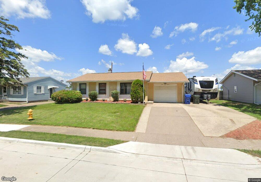 2718 W 13th St, Davenport, IA 52804 - photo 1