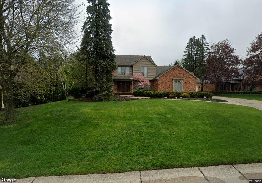 3051 Westman Ct, Bloomfield Hills, MI 48304 - photo 1