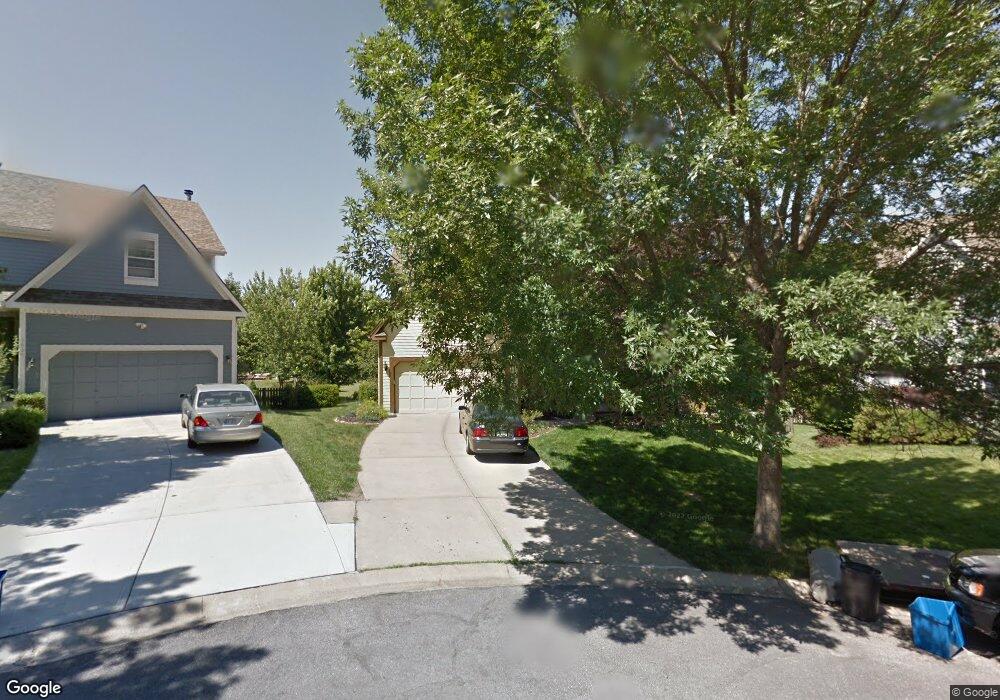 5613 W 157th Place, Overland Park, KS 66223 - photo 1