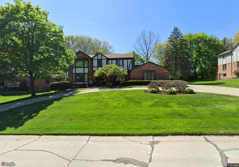 2798 Hunters Way, Bloomfield Hills, MI 48304 - photo 1