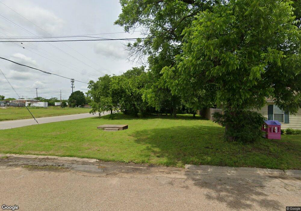 501 E Willingham St, Cleburne, TX 76031 - photo 1