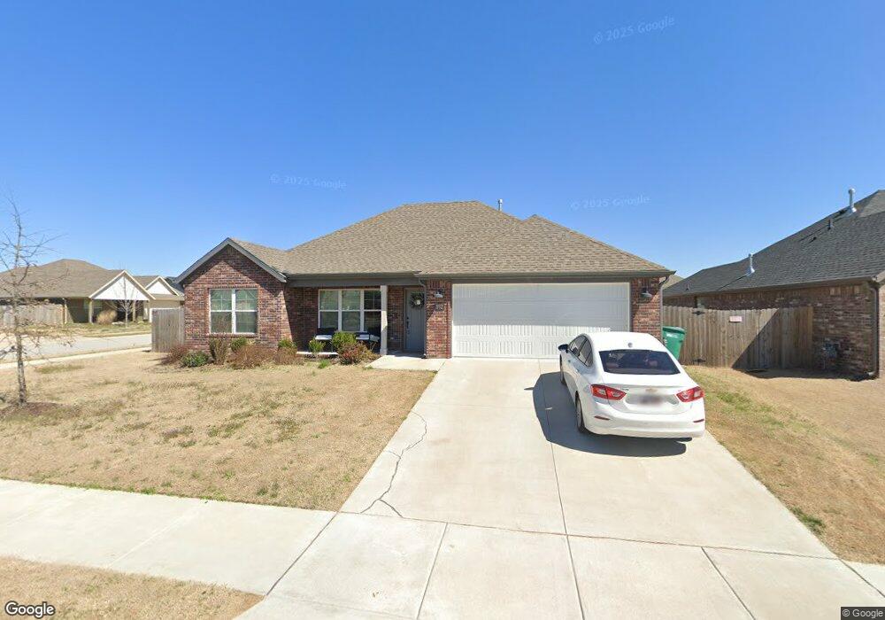 892 Jameson St, Tontitown, AR 72762 - photo 1