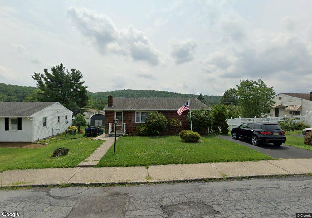 940 E Lynnwood St, Allentown, PA 18103 - photo 1