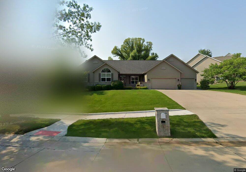 4012 Cedar Bluff Ct NE, Cedar Rapids, IA 52411 - photo 1