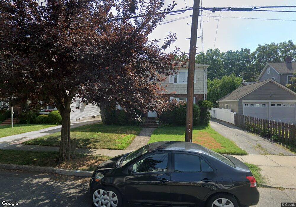 9 Gladiolus Ave, Floral Park, NY 11001 - photo 1