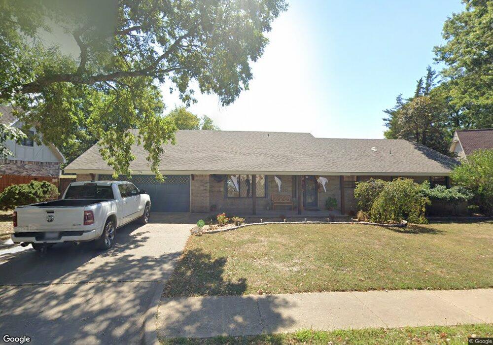 2317 Chapel Hill Ct, Bartlesville, OK 74006 - photo 1