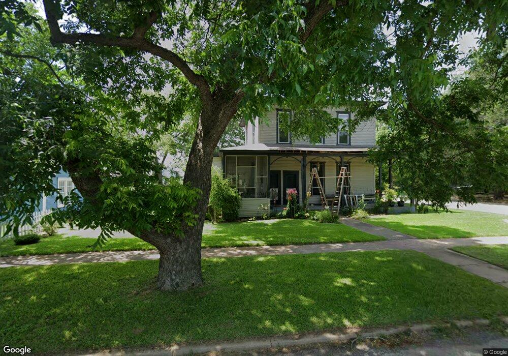 928 W Chestnut St, Denison, TX 75020 - photo 1