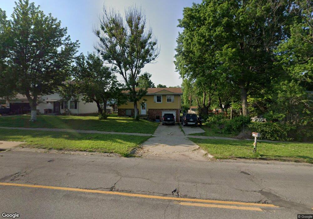 1236 SE 37th St, Topeka, KS 66605 - photo 1