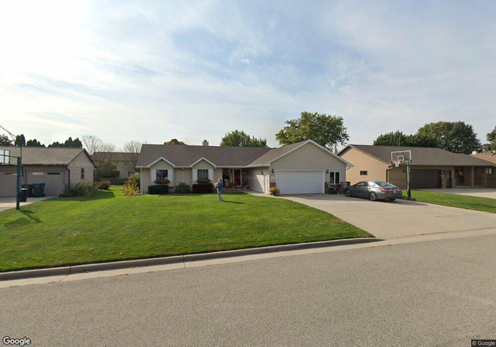 2129 W Roselawn Dr, Appleton, WI 54914 - photo 1