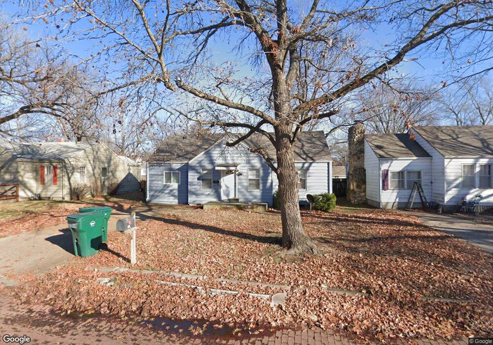 319 Katy Ave, Parsons, KS 67357 - photo 1