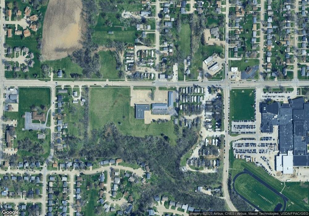 3823 W Locust St, Davenport, IA 52804 - photo 1