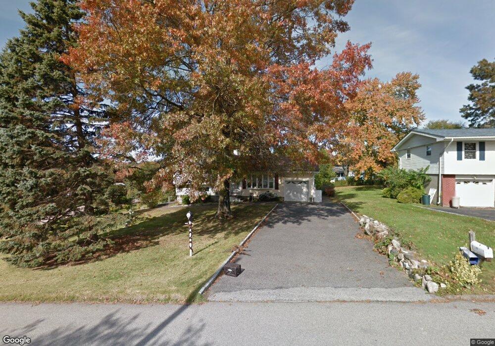 10 Hood Place, Cortlandt Manor, NY 10567 - photo 1