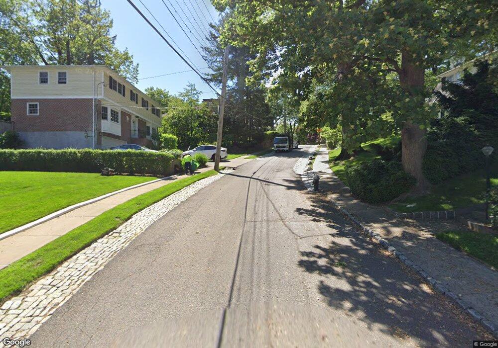 49 Oak Ln unit 14, Flushing, NY 11363 - photo 1