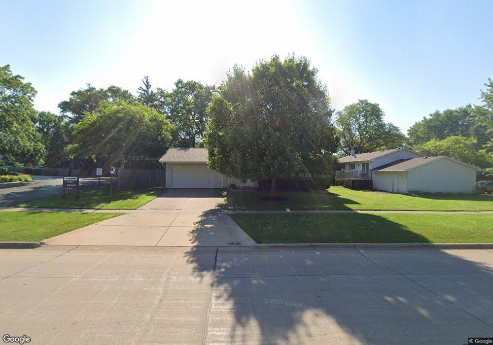 2011 18th St, Bettendorf, IA 52722 - photo 1