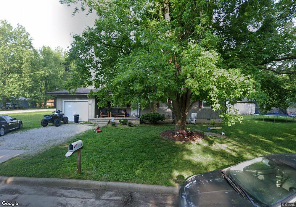 2324 S Orchard Ave, Bolivar, MO 65613 - photo 1