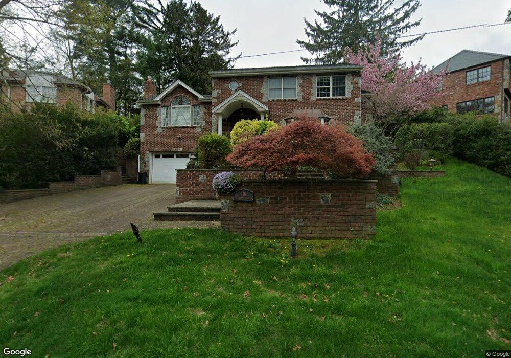 118 Chapel Rd, Manhasset, NY 11030 - photo 1