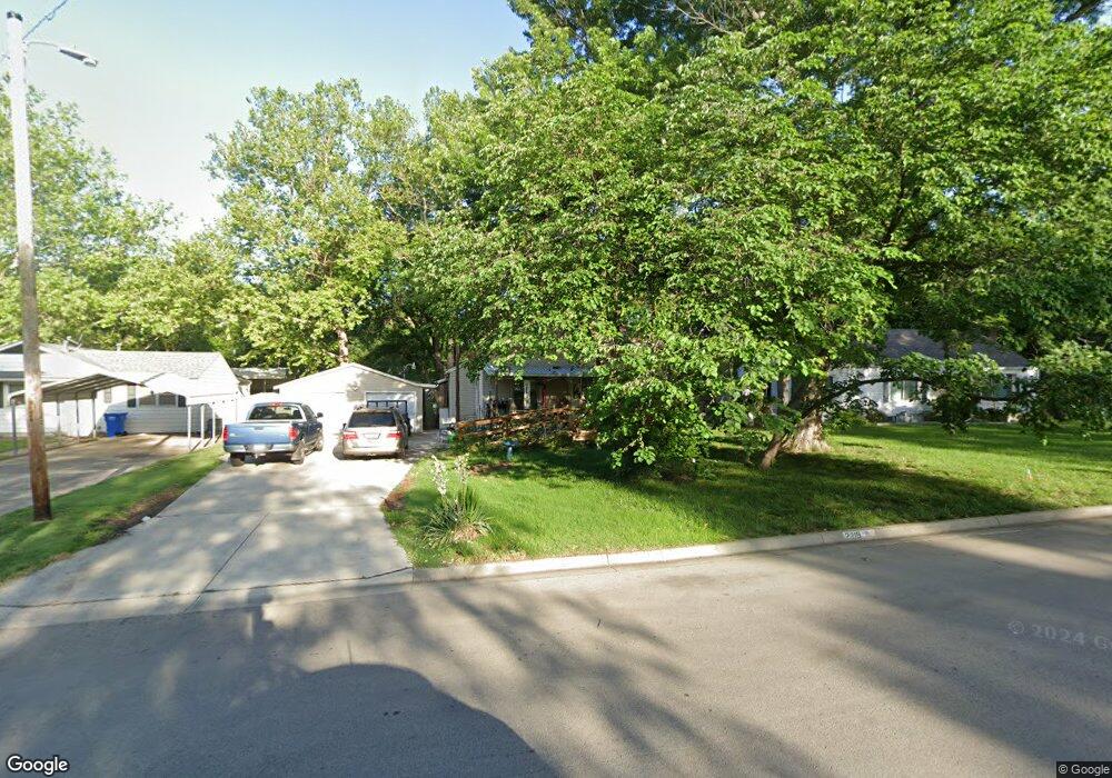 2219 SW Mission Ave, Topeka, KS 66614 - photo 1