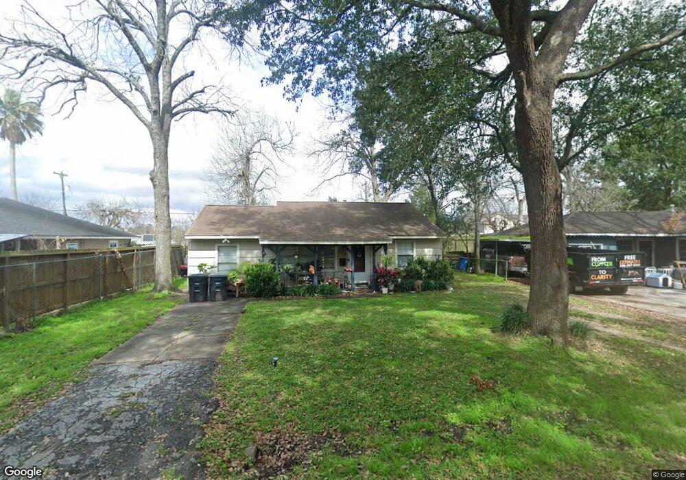 222 Mclemore Dr, Alvin, TX 77511 - photo 1