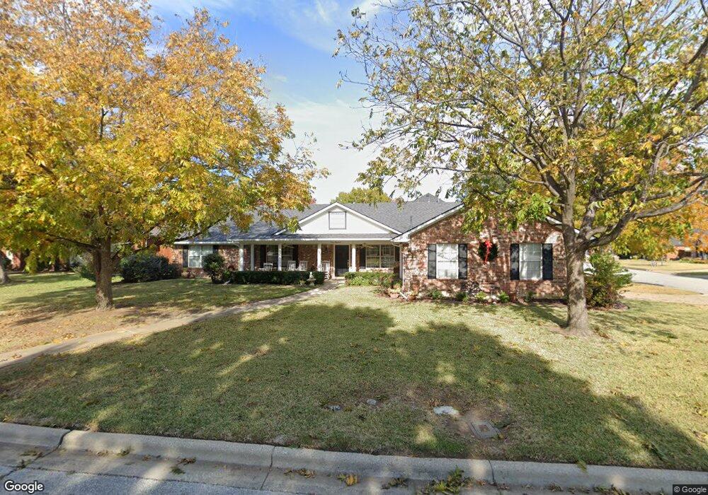 400 Cottonwood Ln, Hurst, TX 76054 - photo 1