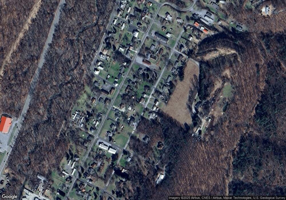 229 N Laurel Ave, Berkeley Springs, WV 25411 - photo 1