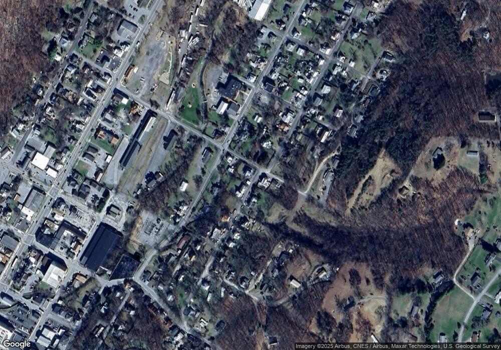 281 S Laurel Ave, Berkeley Springs, WV 25411 - photo 1