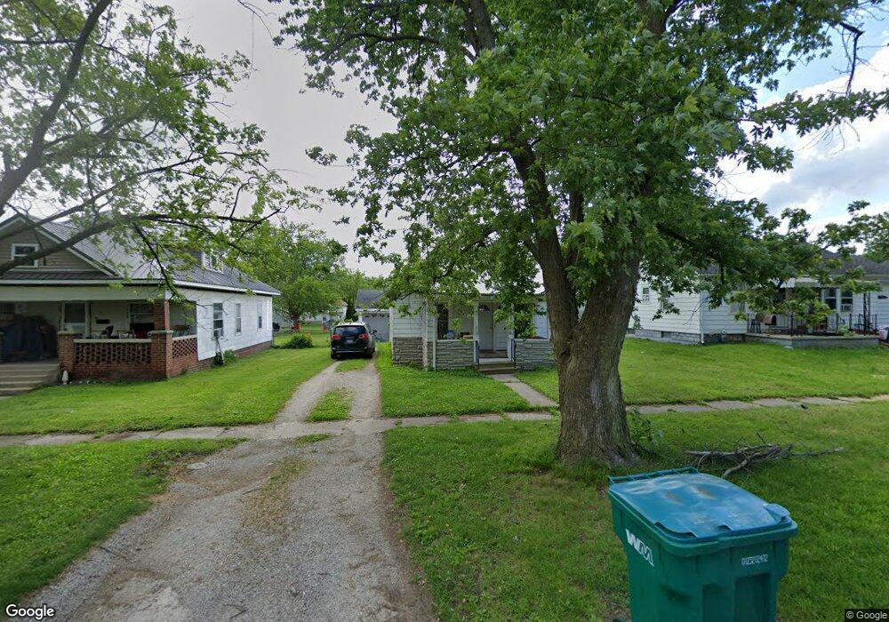 916 N 12th St, Mattoon, IL 61938 - photo 1