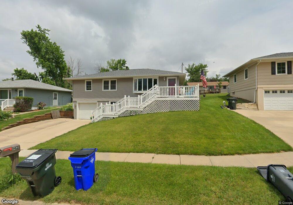 142 33rd Ave SW, Cedar Rapids, IA 52404 - photo 1