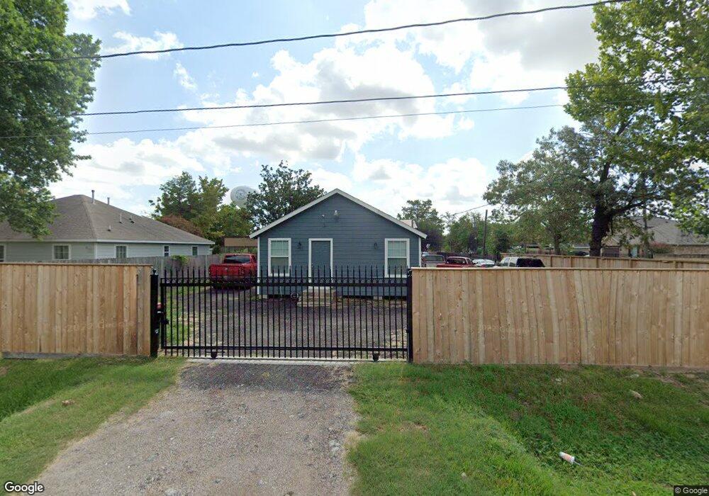 737 Beacon St, Houston, TX 77015 - photo 1