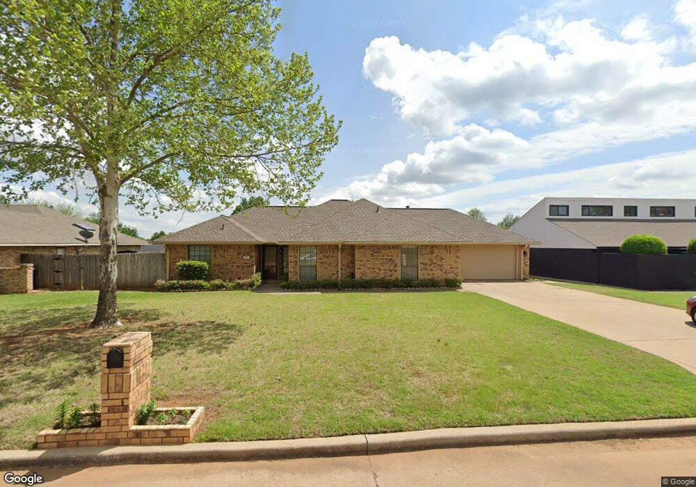 2018 Crestmont Dr, Duncan, OK 73533 - photo 1