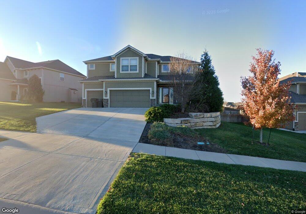 870 Ridge Dr, Lansing, KS 66043 - photo 1