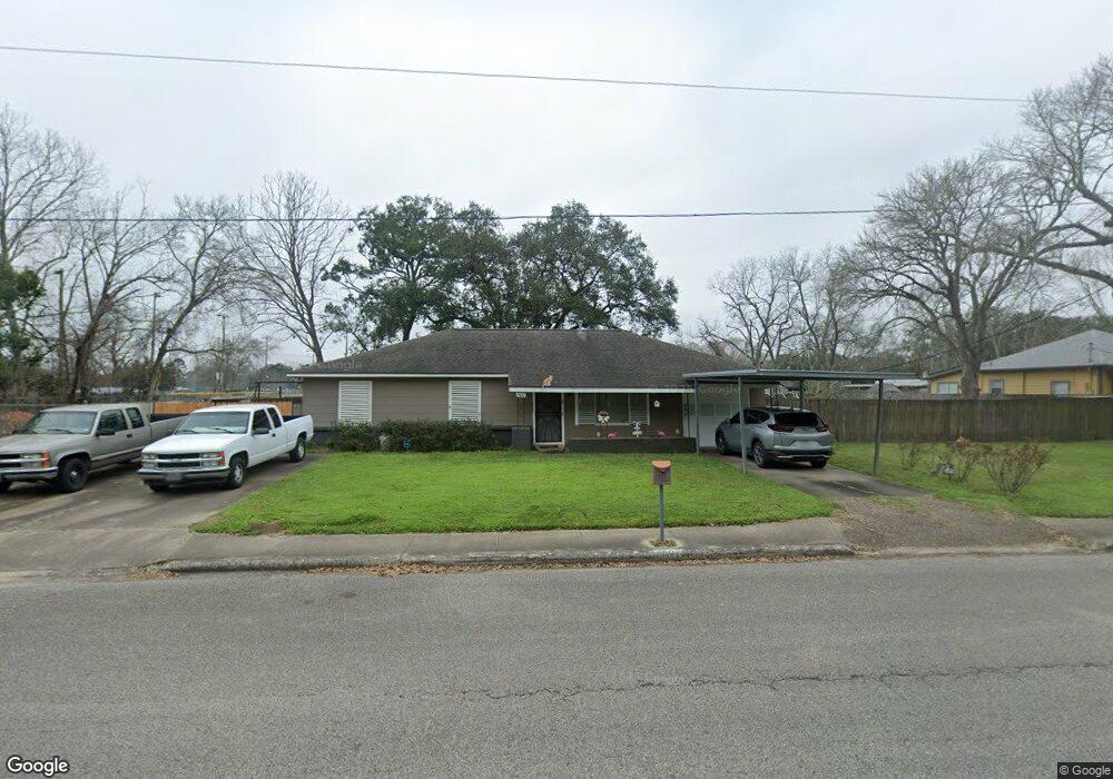 1507 W Dumble St, Alvin, TX 77511 - photo 1