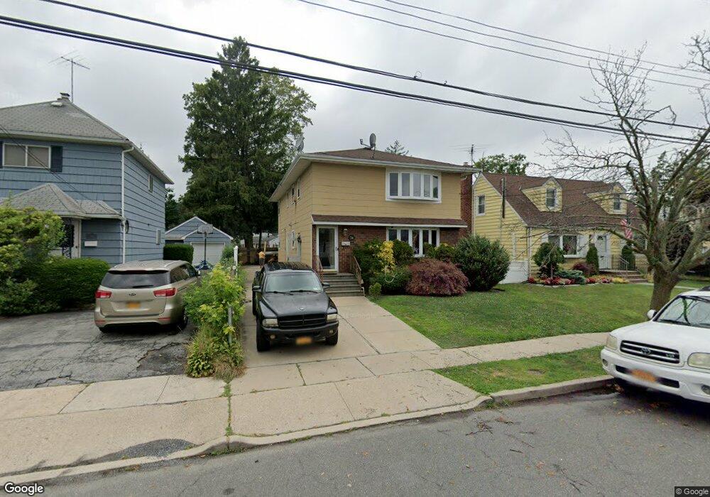 74 Walnut St, West Hempstead, NY 11552 - photo 1