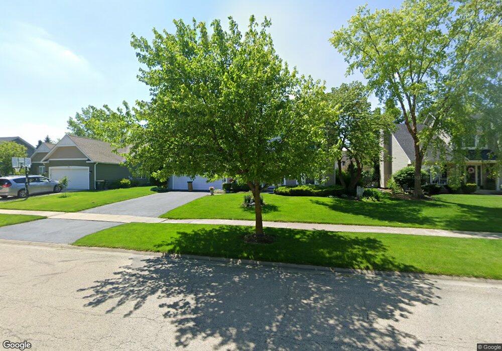 571 Lakeview Dr, Oswego, IL 60543 - photo 1